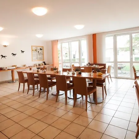 Gastehaus Olympia Reitanlage Munchen-riem *