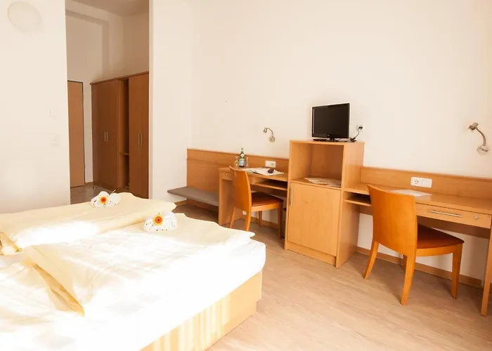 住宿加早餐酒店 Gastehaus Olympia Reitanlage Munchen-riem 慕尼黑