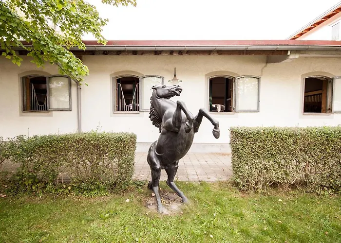 Gastehaus Olympia Reitanlage Munchen-riem 住宿加早餐酒店 慕尼黑