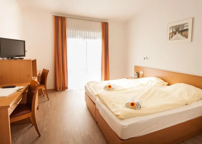 Gastehaus Olympia Reitanlage Munchen-riem 住宿加早餐酒店