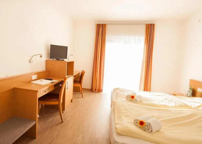 Gastehaus Olympia Reitanlage Munchen-riem *