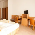 ベッド・アンド・ブレックファスト Gastehaus Olympia Reitanlage Munchen-riem ミュンヘン