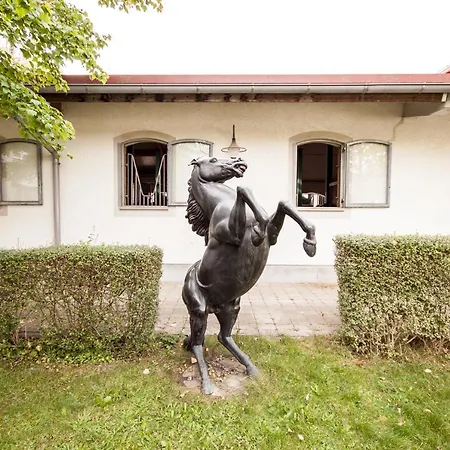 Gastehaus Olympia Reitanlage Munchen-riem Couette-café Munich