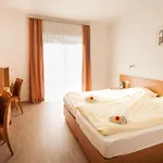 Gastehaus Olympia Reitanlage Munchen-riem Bed & Breakfast