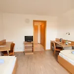 Gastehaus Olympia Reitanlage Munchen-riem