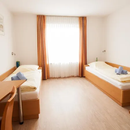 Gastehaus Olympia Reitanlage Munchen-riem