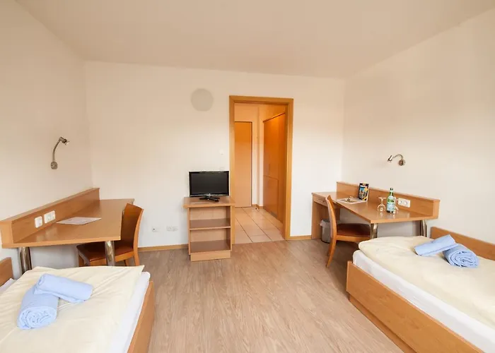 Gastehaus Olympia Reitanlage Munchen-riem