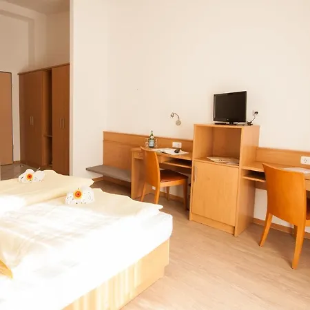 Oda ve Kahvaltı Gastehaus Olympia Reitanlage Munchen-riem Münih